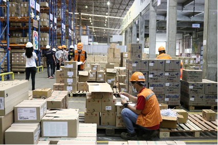 Ilustrasi Packing Barang